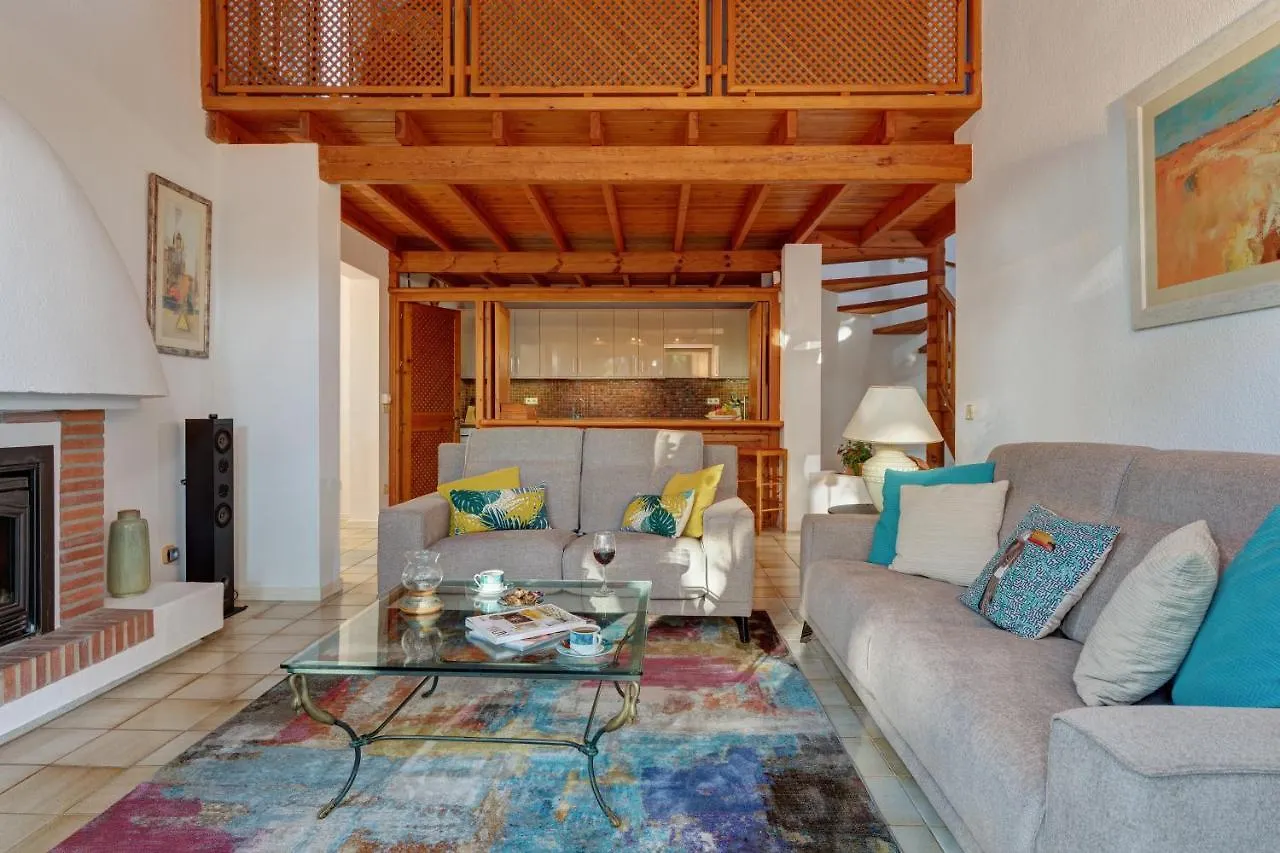 Villa With Private Pool And Garden In Marbella