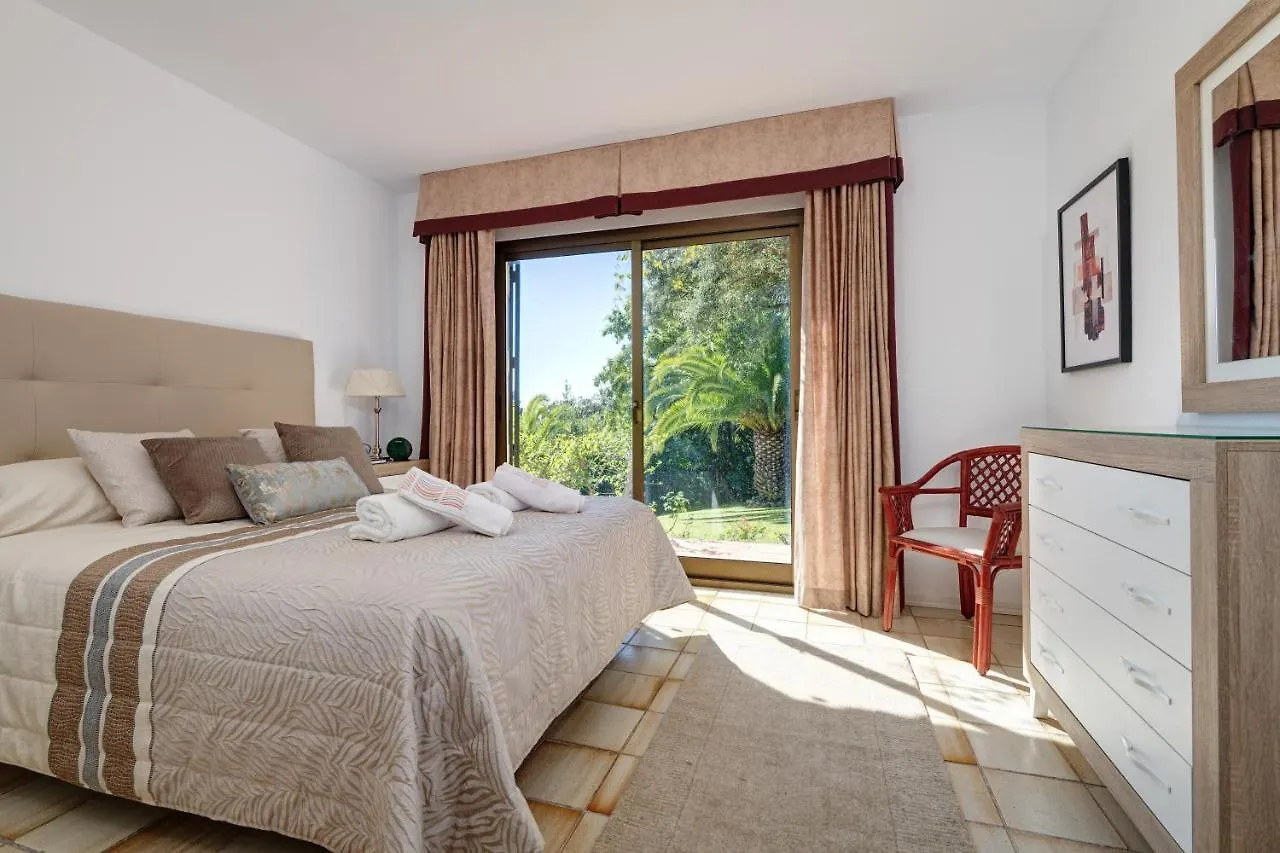 Villa With Private Pool And Garden In Marbella