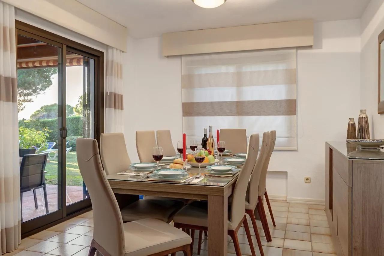Villa With Private Pool And Garden In Marbella
