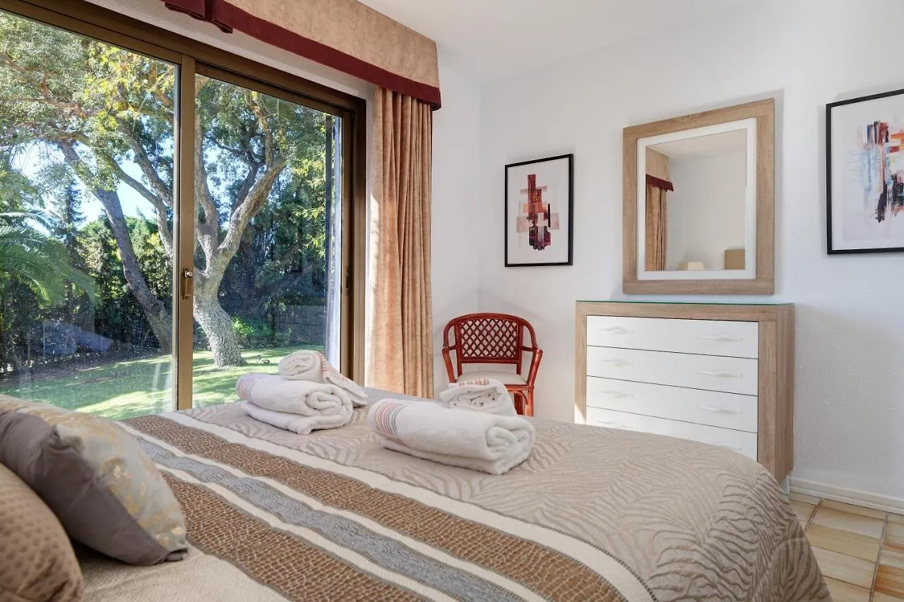 Villa With Private Pool And Garden In Marbella