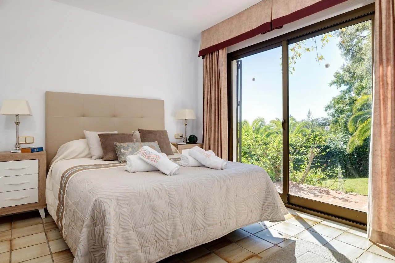 Villa With Private Pool And Garden In Marbella