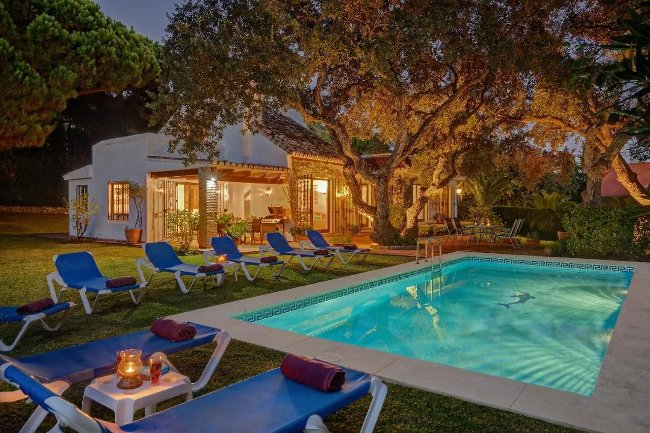 Villa With Private Pool And Garden In Marbella